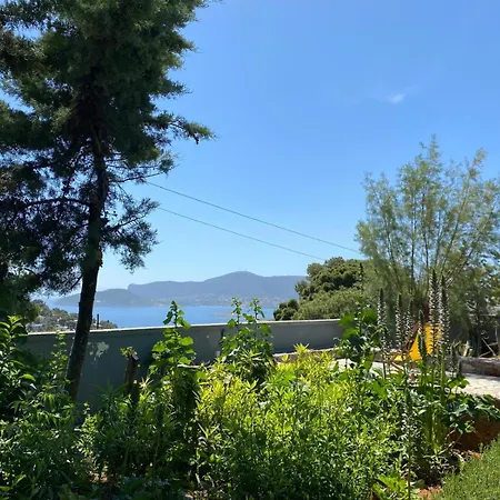 Villa Villa-agave , By The Sea In Porto-rafti Outside Athens